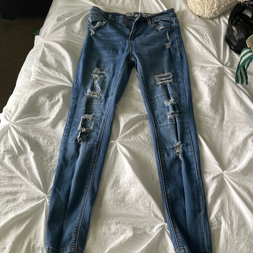 Size 5 hippie laundry mid rise ripped skinny jeans